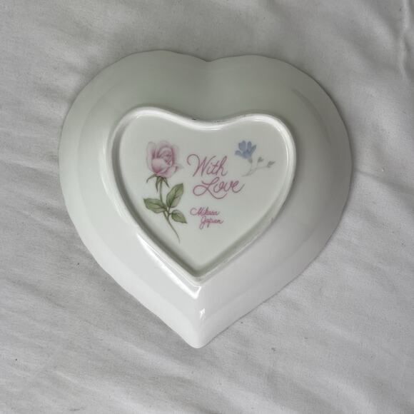 Vintage Mikasa Japan "WITH LOVE" Heart Shaped Porcelain Plate romantic collector - Picture 4 of 7